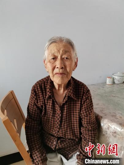 薩仁托婭拍攝的“草原母親”。　薩仁托婭供圖