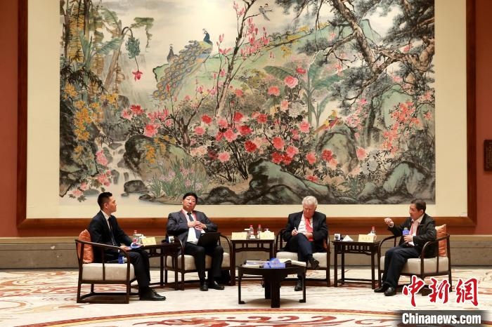 9月27日，尼山世界文明論壇在曲阜舉行，圖為該論壇的“高端訪談”活動?！×籂?攝