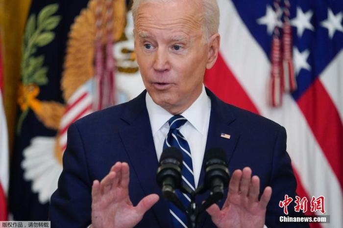 當(dāng)?shù)貢r(shí)間3月25日，美國(guó)總統(tǒng)拜登舉行了上任60多天來的首場(chǎng)正式新聞?dòng)浾邥?huì)，回答了邊境危機(jī)、控槍、基建計(jì)劃等熱點(diǎn)問題。