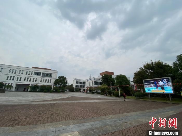 寧波市第二少年兒童業(yè)余體育學(xué)校?！×植?攝