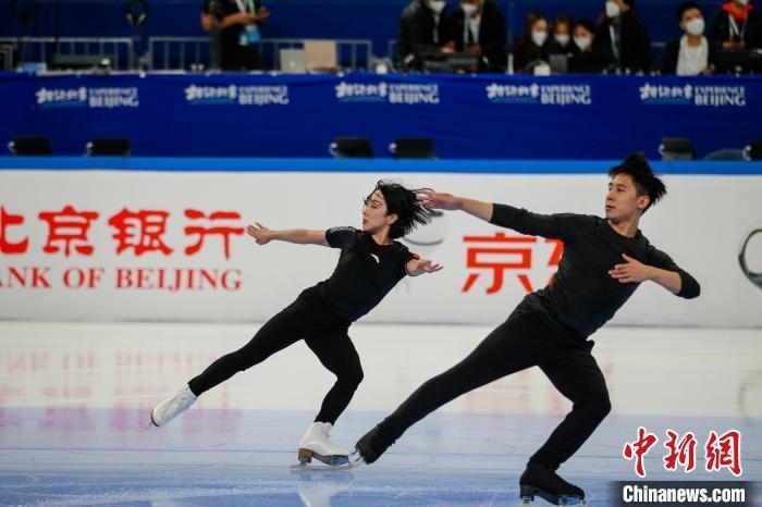 圖為隋文靜、韓聰在測試賽期間進行官方訓練 王洋 攝