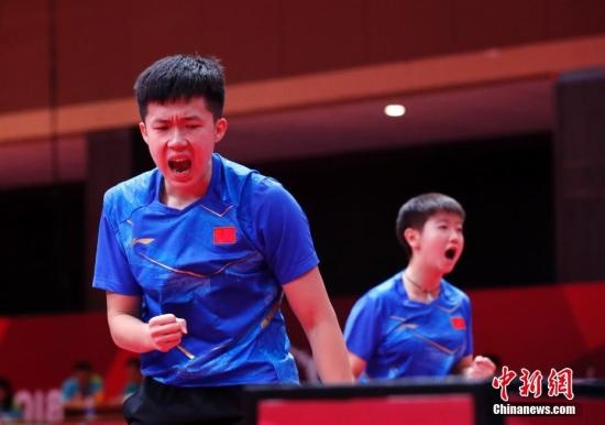 資料圖：雅加達(dá)亞運(yùn)會，王楚欽/孫穎莎奪得混雙冠軍。 <a target='_blank' href='/'>中新社</a>記者 劉關(guān)關(guān) 攝