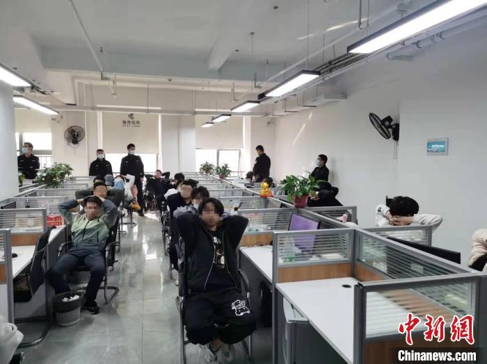 抓捕現(xiàn)場(chǎng)?！￠L(zhǎng)沙市公安局供圖