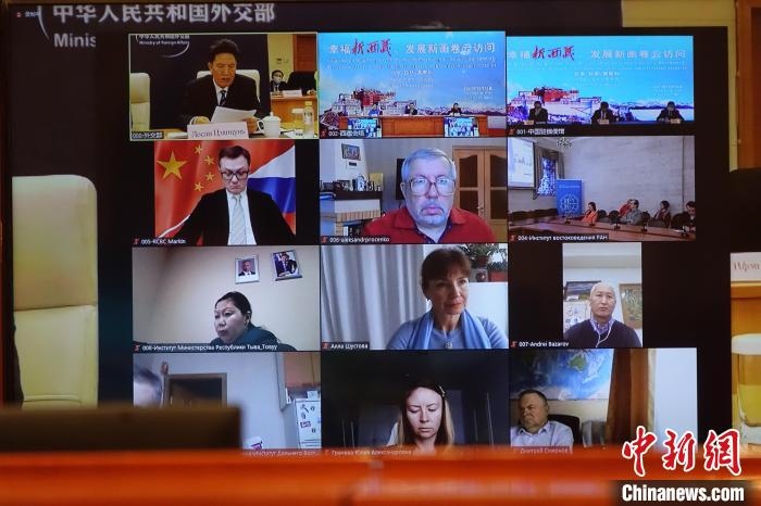 “幸福新西藏、發(fā)展新畫卷”云訪問活動在拉薩、北京、莫斯科等地同時舉行。　冉文娟 攝