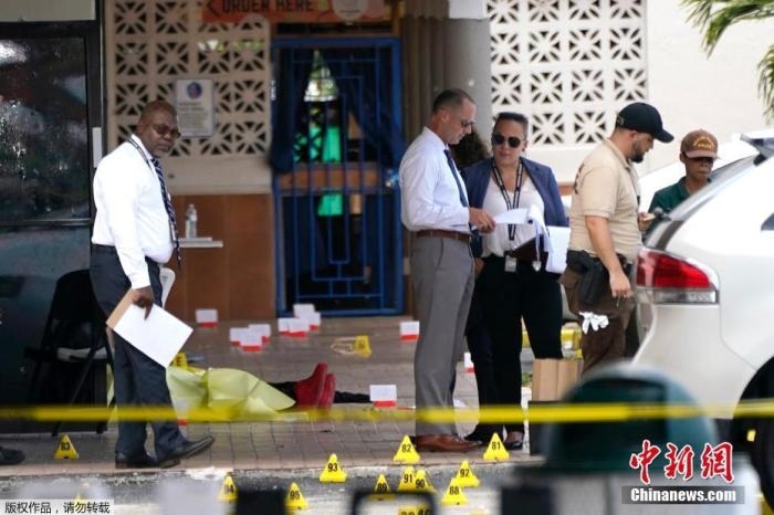 當(dāng)?shù)貢r(shí)間5月30日凌晨，位于美國(guó)佛羅里達(dá)州東南部的邁阿密戴德縣發(fā)生大規(guī)模槍擊事件，造成2人死亡、20多人受傷。圖為槍擊案現(xiàn)場(chǎng)。