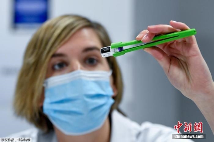 資料圖：比利時(shí)醫(yī)護(hù)人員正在準(zhǔn)備新冠疫苗接種工作。