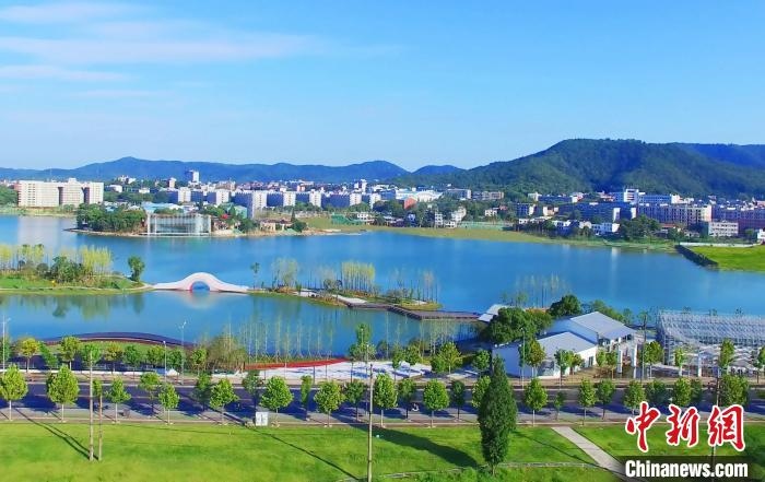 后湖藝術(shù)園。　唐小晴 攝