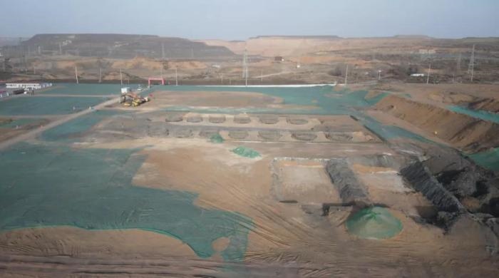 2021年12月11日，督察組使用無人機拍攝，神木市蘭炭產業(yè)特色園區(qū)檸條塔片區(qū)廢水集中處理設施僅完成部分基礎建設