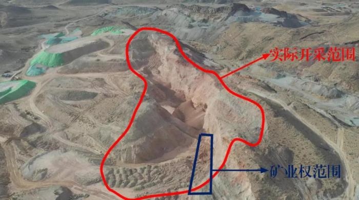2021年12月11日，督察組使用無(wú)人機(jī)拍攝，銅鐵溝礦礦業(yè)權(quán)面積僅6.9畝，越界開采達(dá)182畝，超出26.4倍；實(shí)際開采深度達(dá)35米，遠(yuǎn)超采礦許可證允許開采深度要求
