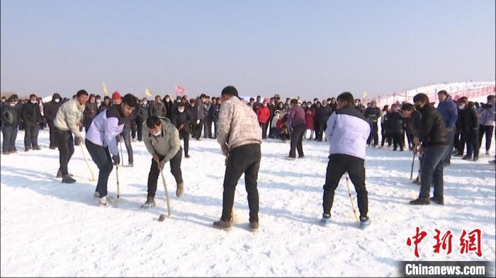 帕普孜球場，激烈角逐?！“统h融媒體中心供圖