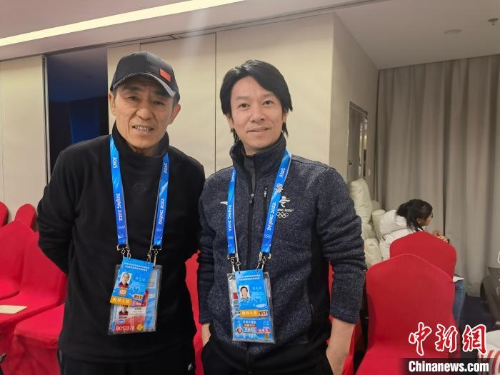 張文海與張藝謀的合影。　張文海 供圖