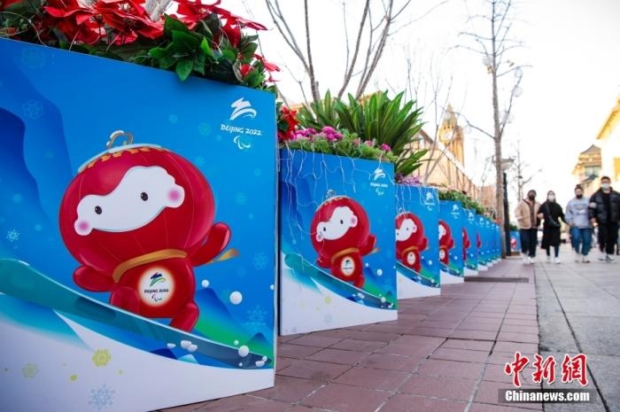 冬殘奧會吉祥物“雪容融”裝飾板。 <a target='_blank' href='/'>中新社</a>記者 侯宇 攝