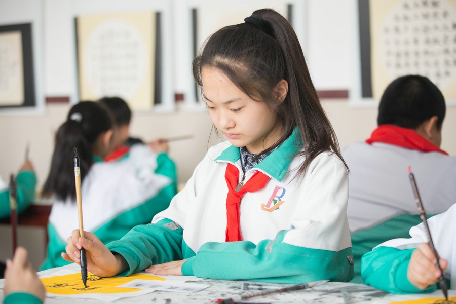 北重一小，學生正在書寫毛筆字 (2).jpg