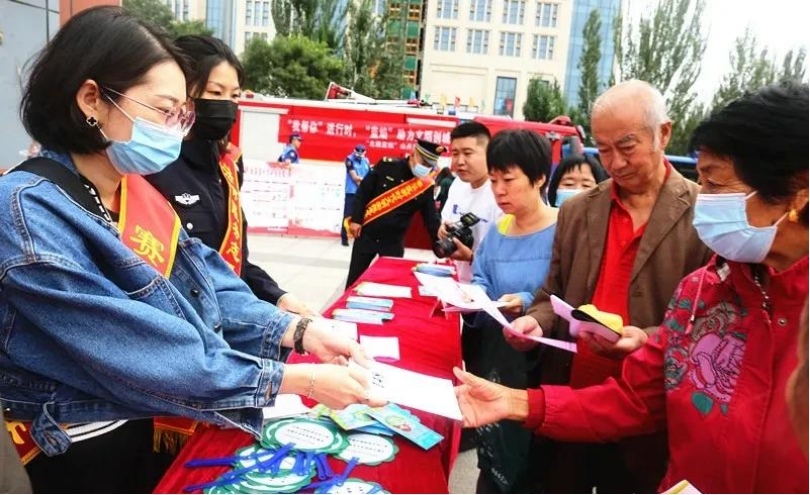 1631524725362607.jpg 賽罕區(qū)舉行“永遠(yuǎn)跟黨走 文明我同行”創(chuàng)城集中宣傳活動(dòng) 4.jpg
