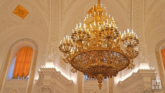 △喬治大廳內(nèi)燈光璀璨。（總臺(tái)國(guó)廣記者李晉拍攝）