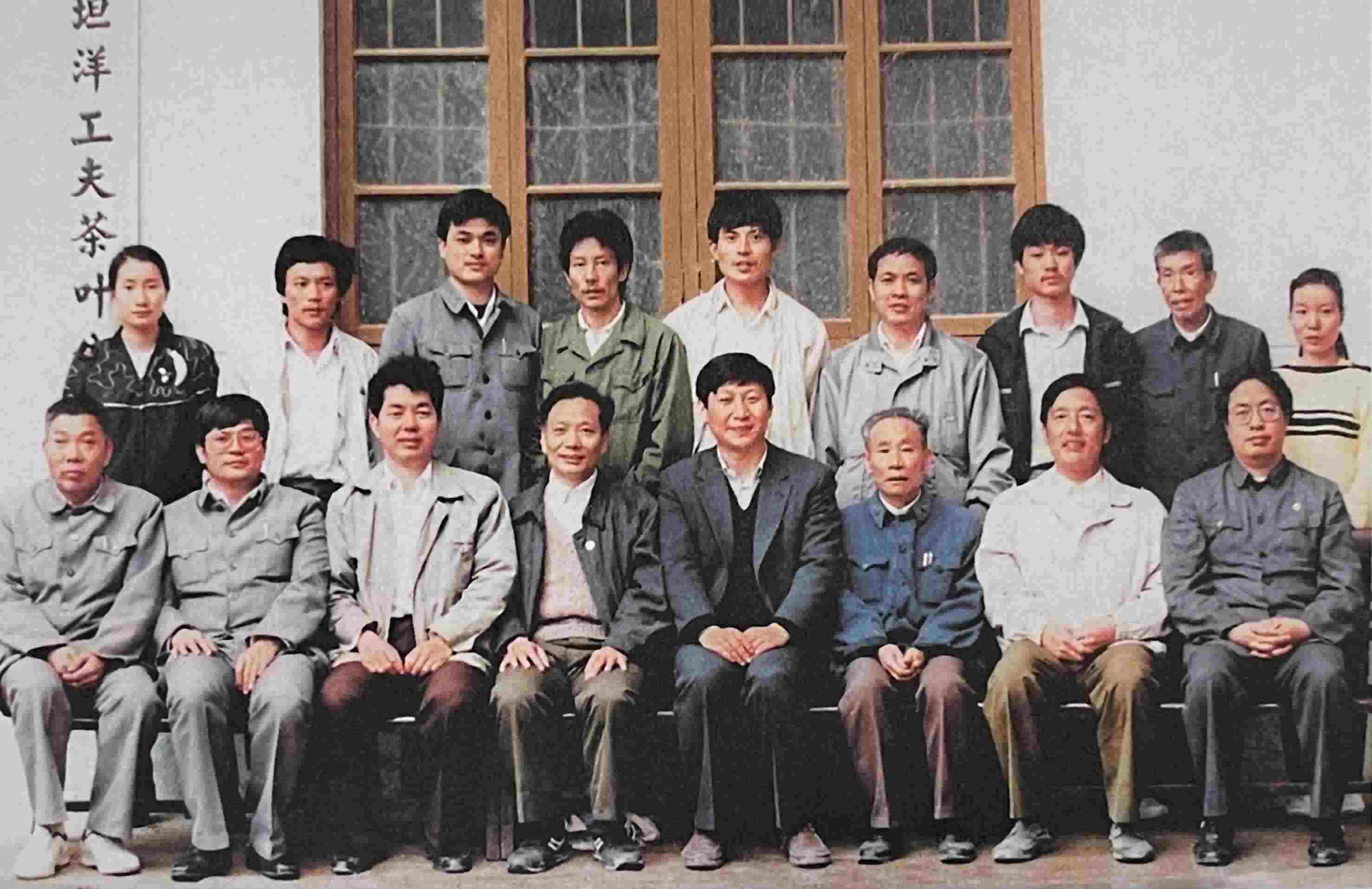 1990年5月，剛調(diào)任福州市委書記的習(xí)近平到寧德交接工作時(shí)，調(diào)研福安市社口鄉(xiāng)坦洋工夫茶葉公司。