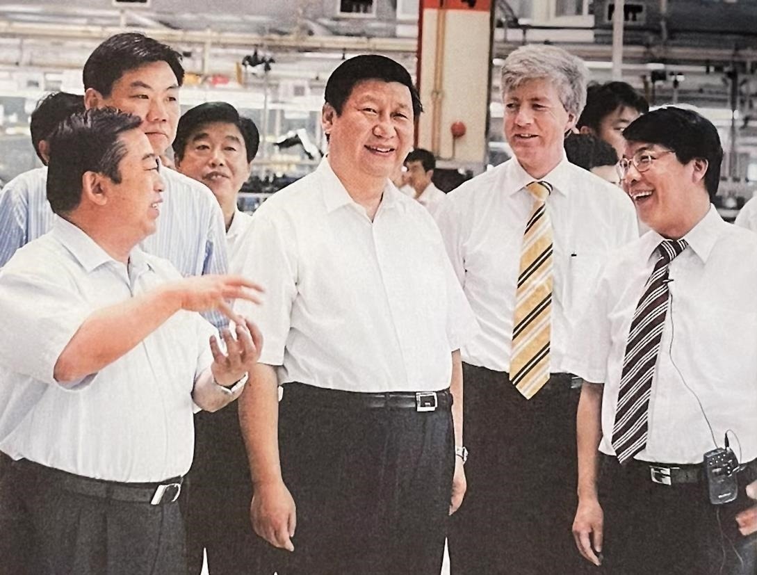 2007年7月，習(xí)近平調(diào)研上海大眾汽車有限公司。