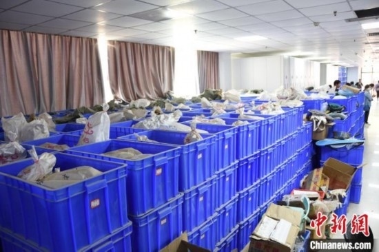 圖為待清理的骨骼標(biāo)本。王宇 攝