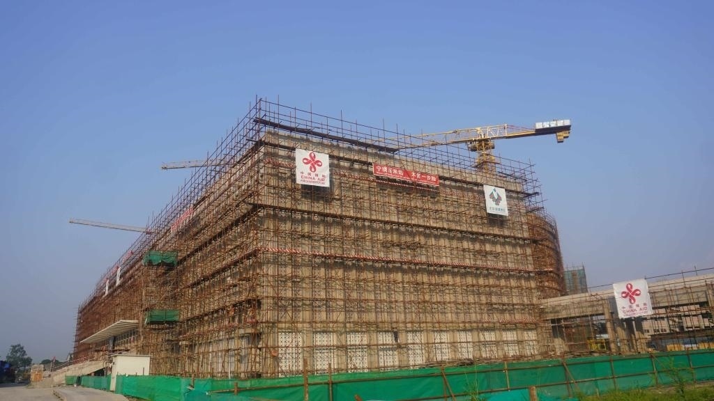 這是2023年5月23日在剛果（金）首都金沙薩拍攝的由中國援建的中部非洲文化藝術(shù)中心項(xiàng)目施工現(xiàn)場。