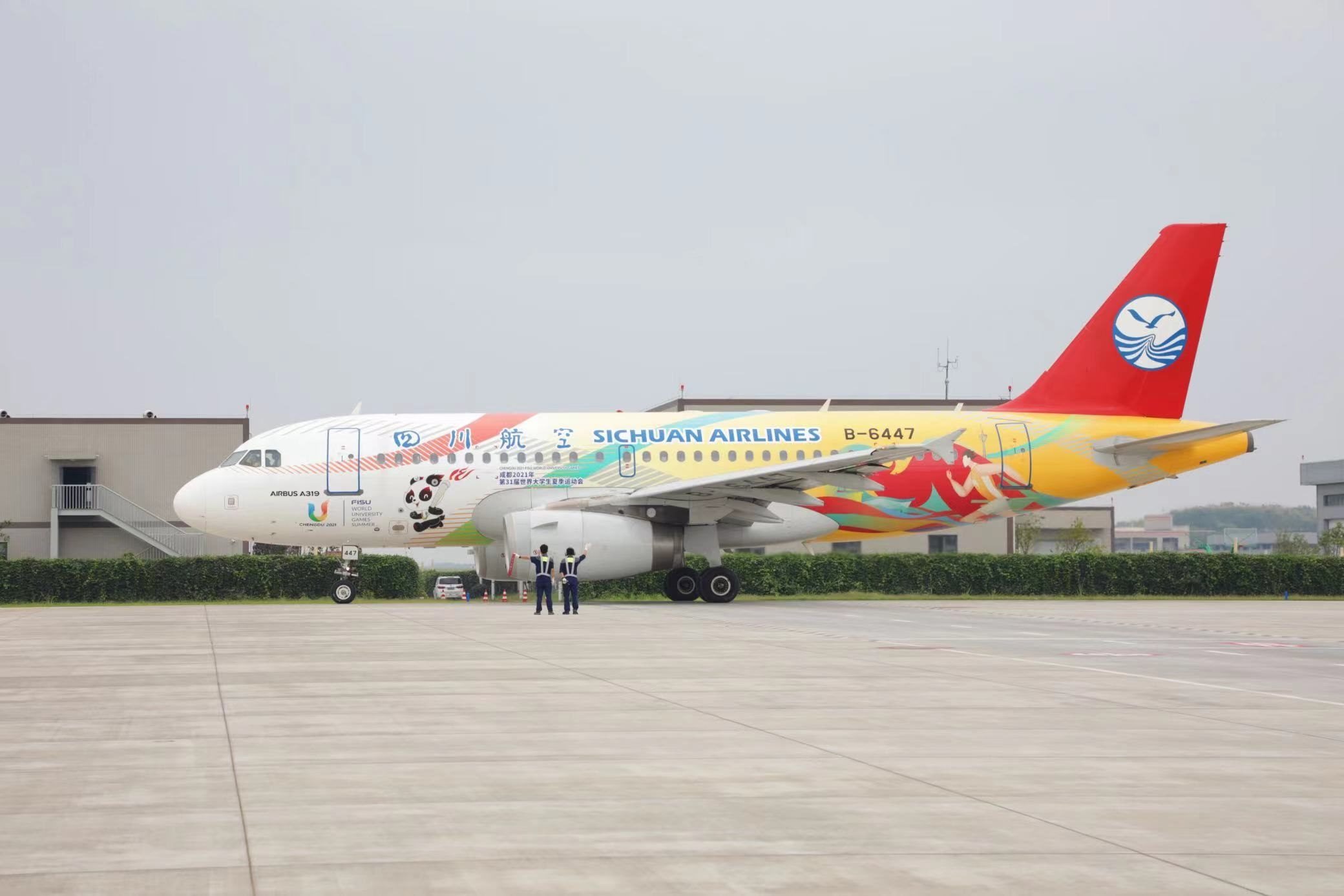 “大運(yùn)號(hào)”主題彩繪飛機(jī)。 圖片來(lái)源：成都大運(yùn)會(huì)執(zhí)委會(huì) 趙汪洋攝