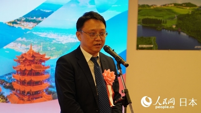 （圖片說(shuō)明：東京中國(guó)文化中心主任羅玉泉致辭。人民網(wǎng)滕雪 攝）