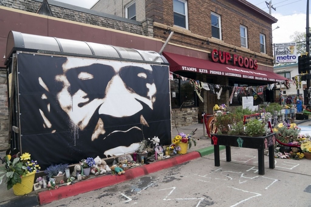 這是2022年5月22日在美國明尼蘇達(dá)州明尼阿波利斯市拍攝的弗洛伊德廣場。新華社記者劉杰攝