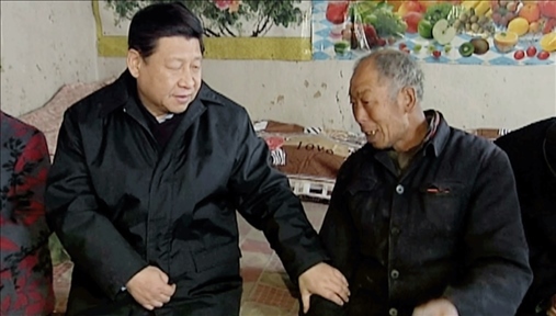 △2012年12月30日，習(xí)近平總書記來到河北省阜平縣龍泉關(guān)鎮(zhèn)顧家臺村看望困難群眾。