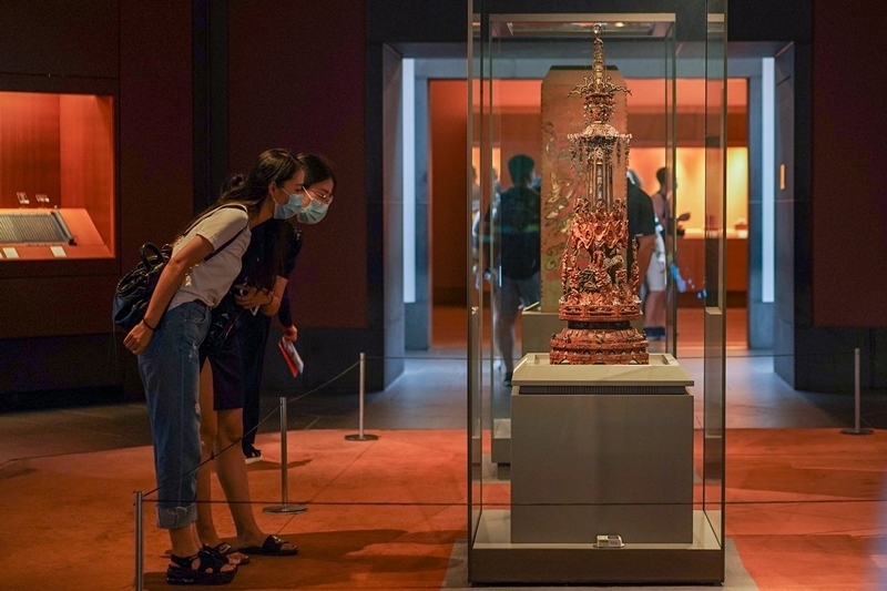 2020年7月24日，觀眾在蘇州博物館內(nèi)參觀。