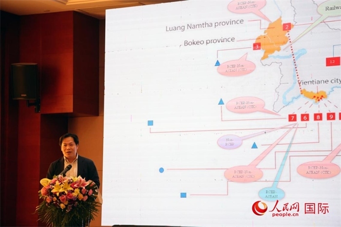 老撾計(jì)劃與投資部發(fā)展研究院院長(zhǎng)史提羅斯·拉斯福尼在活動(dòng)現(xiàn)場(chǎng)發(fā)言。人民網(wǎng)記者楊一攝