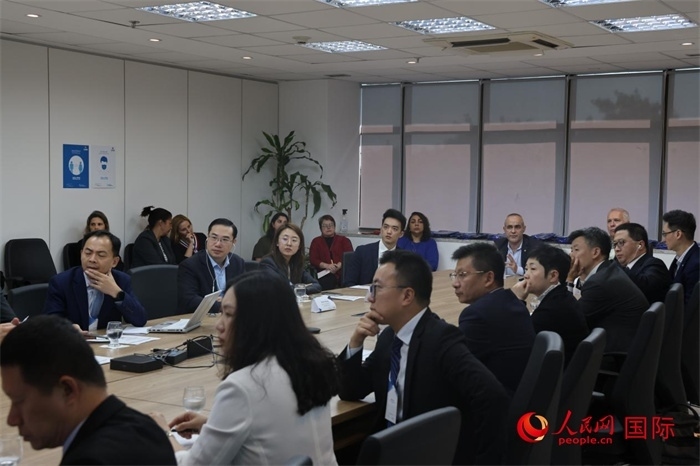 與會(huì)代表參與座談交流。（人民網(wǎng)記者 時(shí)元皓攝）