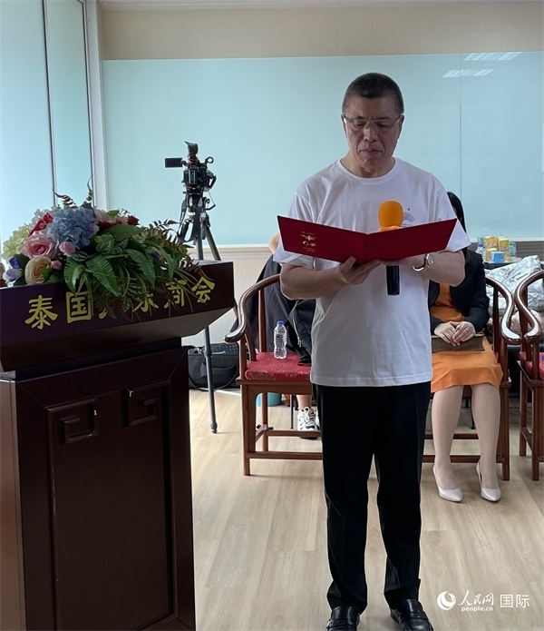 泰國(guó)浙江商會(huì)會(huì)長(zhǎng)祁曉云受泰國(guó)華僑華人和駐泰各級(jí)商會(huì)機(jī)構(gòu)委托發(fā)出倡議，華僑華人群體將積極助力亞運(yùn)會(huì)舉行。人民網(wǎng)記者 劉慧攝