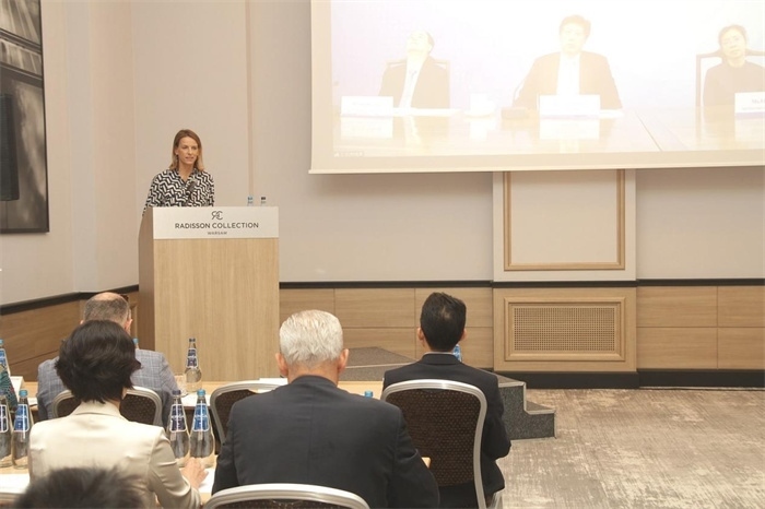 波蘭國家商會(huì)副主席卡羅麗娜致辭。