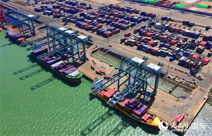 黃驊港綜合港區(qū)航拍圖。人民網(wǎng) 周博攝