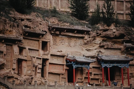 外國(guó)博主邂逅“塞上碑林”紅石峽 讀懂崖壁上的“榆林史詩(shī)”_fororder_圖片32