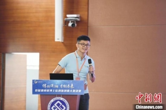 選手進(jìn)行路演。楊華峰 攝