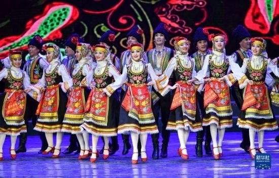 7月21日，哈薩克斯坦薩爾塔納國(guó)家舞蹈團(tuán)的演員在演出。