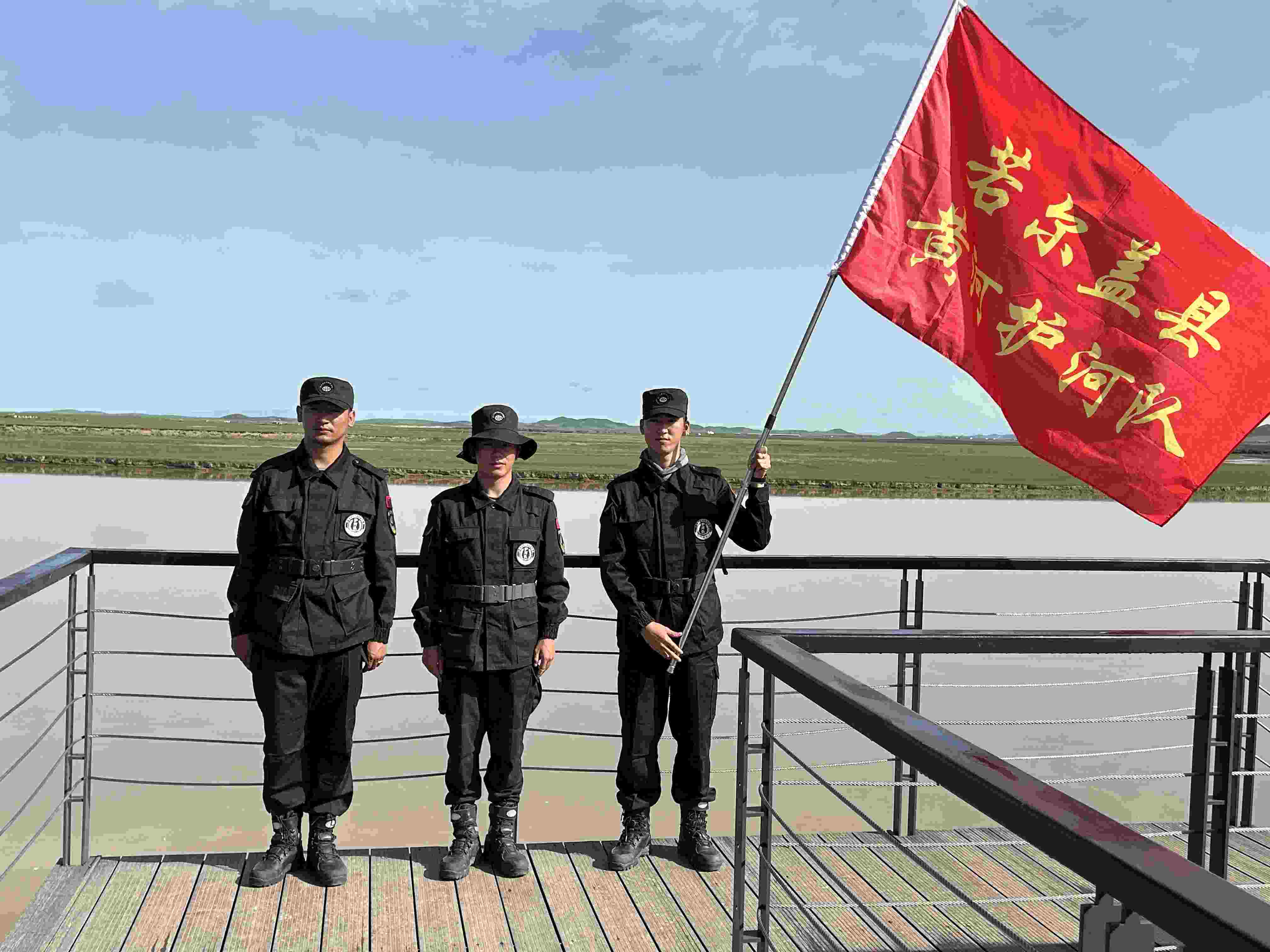 若爾蓋縣黃河護(hù)河隊(duì)。人民網(wǎng) 周靜圓攝