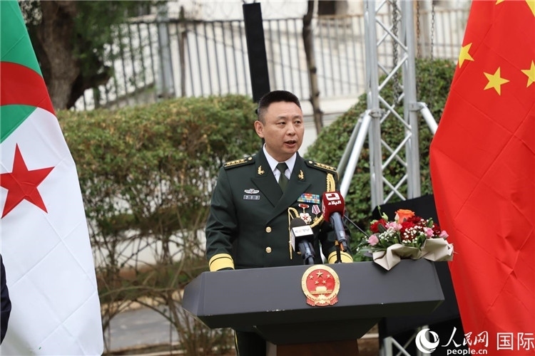 圖為胡璽鈞武官致辭。人民網(wǎng)記者 王傳寶攝