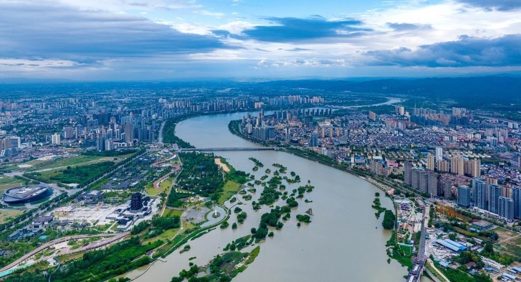 陜西省漢中市漢江兩岸景色。新華社發(fā)（李偉 攝）