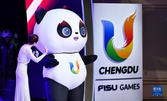 7月29日，成都大運(yùn)會(huì)吉祥物“蓉寶”在聯(lián)歡會(huì)現(xiàn)場(chǎng)。新華社記者 張端 攝