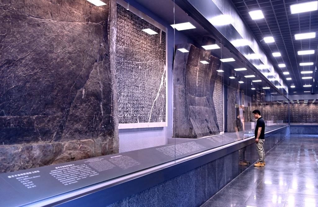 近日拍攝的陜西省漢中市博物館“石門十三品”陳列室。新華社記者 劉瀟 攝