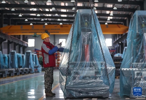 工人在阜新勁達(dá)精密機(jī)械有限公司生產(chǎn)車間工作。新華社記者龍雷攝