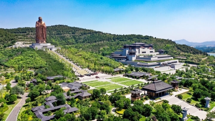 這是2023年6月8日拍攝的山東省曲阜市尼山圣境（無人機(jī)照片）。新華社記者 郭緒雷 攝