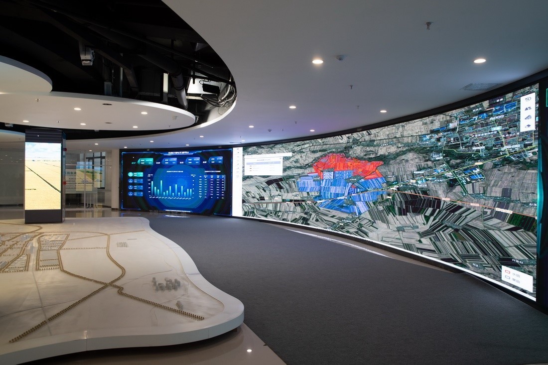 黑龍江省慶安縣數(shù)字農(nóng)業(yè)指揮中心平臺上展示的黑土地情況（4月26日攝）。新華社記者 張濤 攝