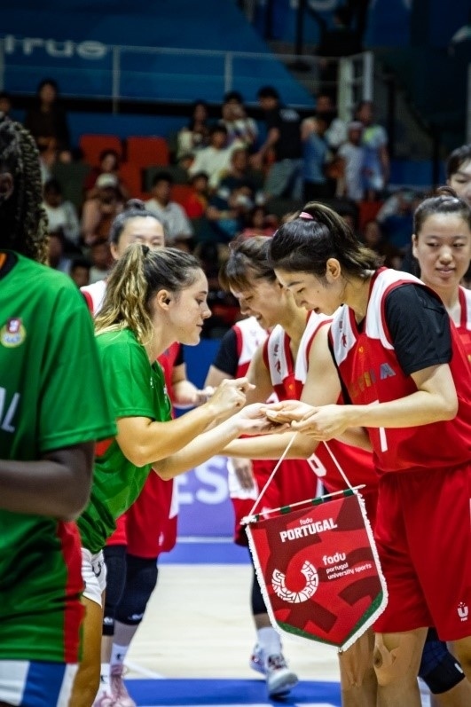 28日，成都大運會女籃項目葡萄牙隊對戰(zhàn)中國隊。 受訪者供圖