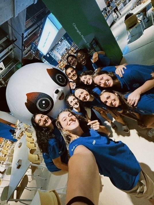 葡萄牙女籃隊員在成都大運村自拍。 受訪者供圖