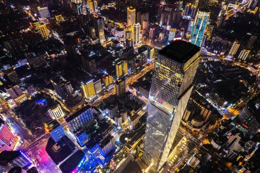 這是6月7日夜間拍攝的長沙城區(qū)景色（無人機照片）。新華社記者 陳思汗 攝