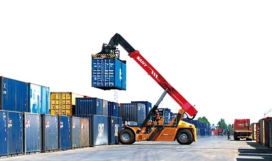 石家莊國際陸港內(nèi)整裝待發(fā)的集裝箱。 石家莊國際陸港供圖