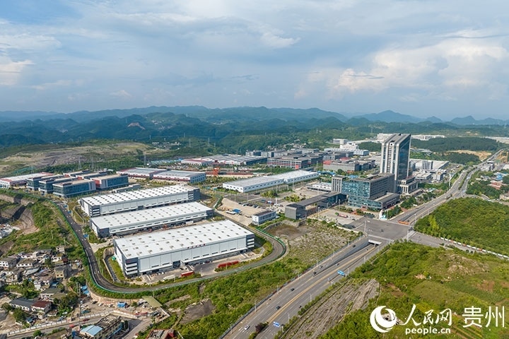 航拍貴陽綜保區(qū)。人民網(wǎng)記者 涂敏攝