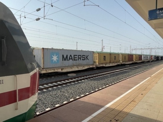 亞吉鐵路吉布提那噶德車站的貨運車廂。人民網記者 趙艷紅攝